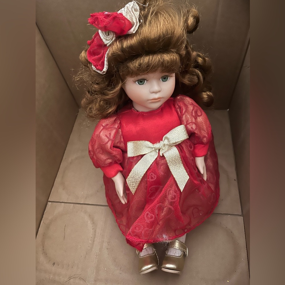 Collector’s Dandee Musical Doll